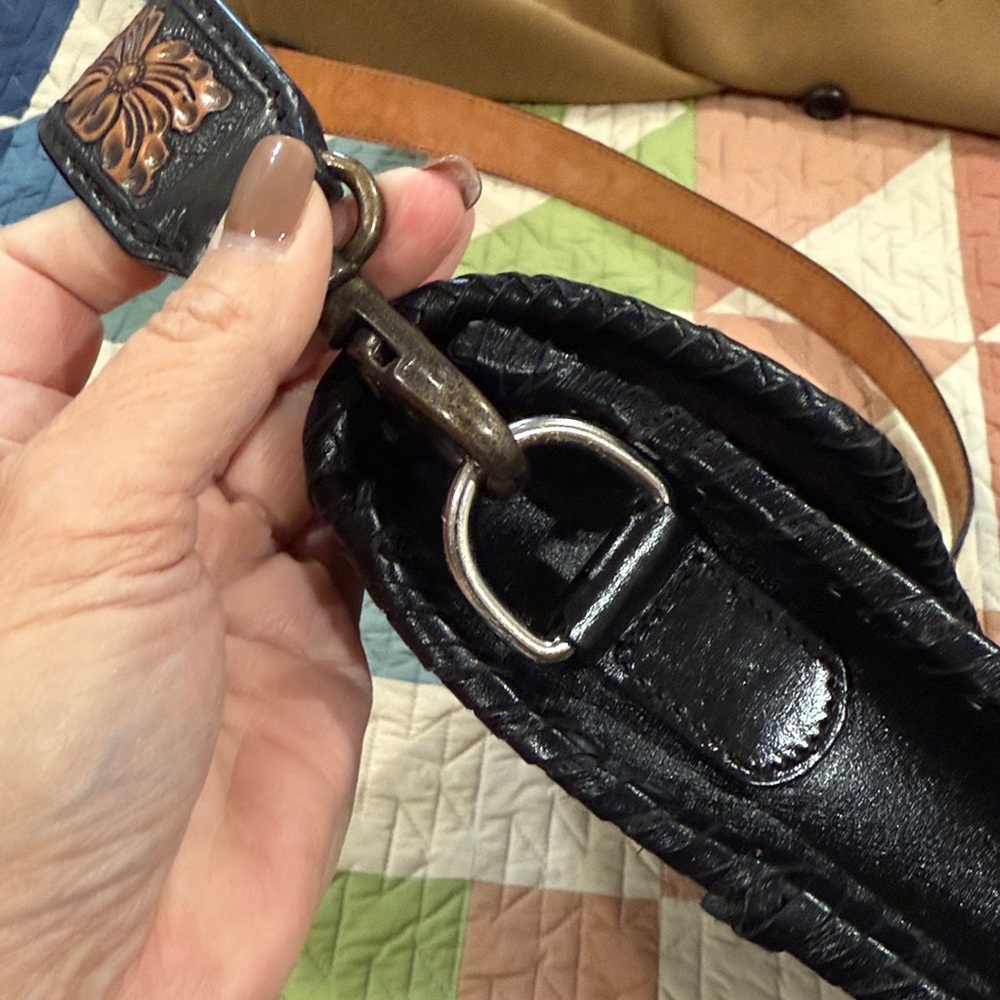 Elegant Black Embossed Leather bag - Picture 8 of 15